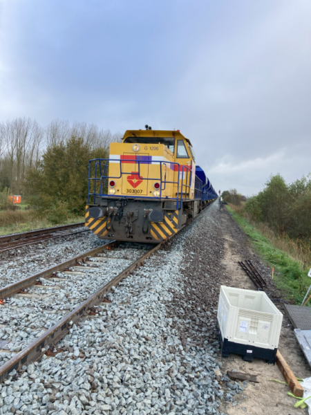 Circulair krat van kunststof ter vervanging van wegwerp kartonnen krat en houten pallet