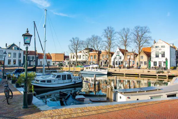 Waterbouw, Sterke kademuur voor historische kern Middelharnis