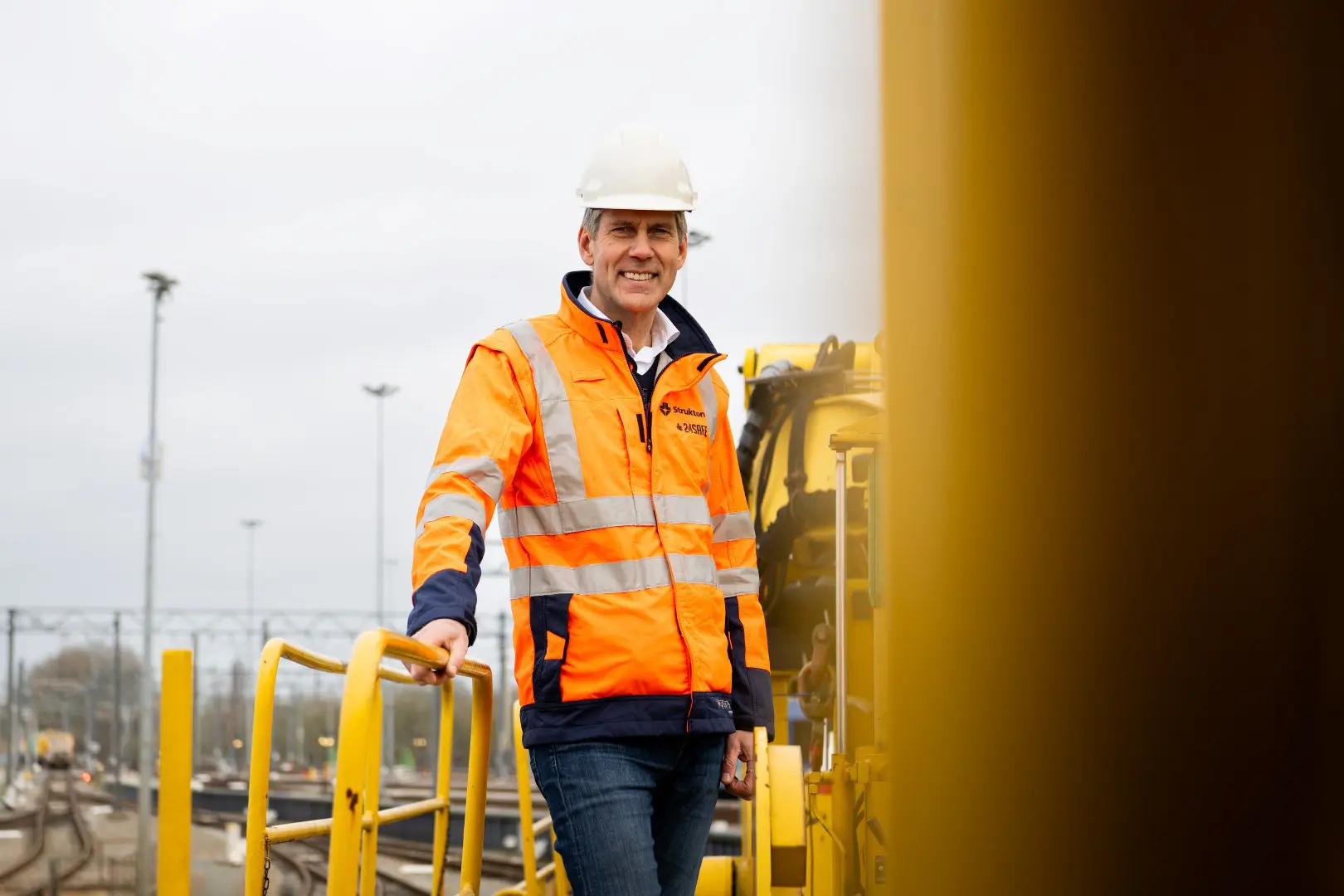 Aad Onderwater dichtbij (Large) Strukton Rail als infravervoerder - Aad Onderwater