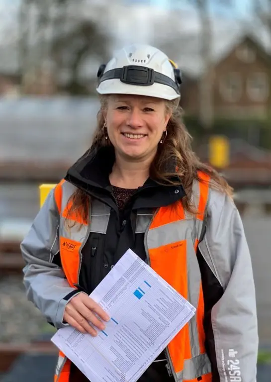 Esther Snoei2 Esther Snoei steeds op een andere stoel