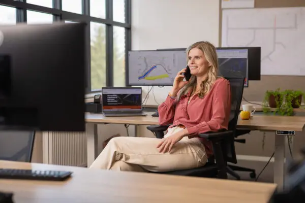 Vrouw die telefoneert