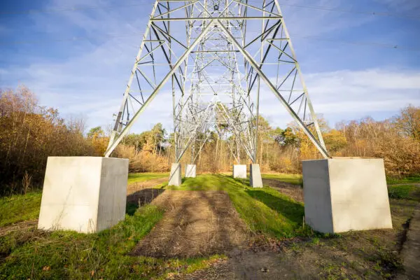 Fundering hoogspanningsmast voor hoogspanningsverbinding