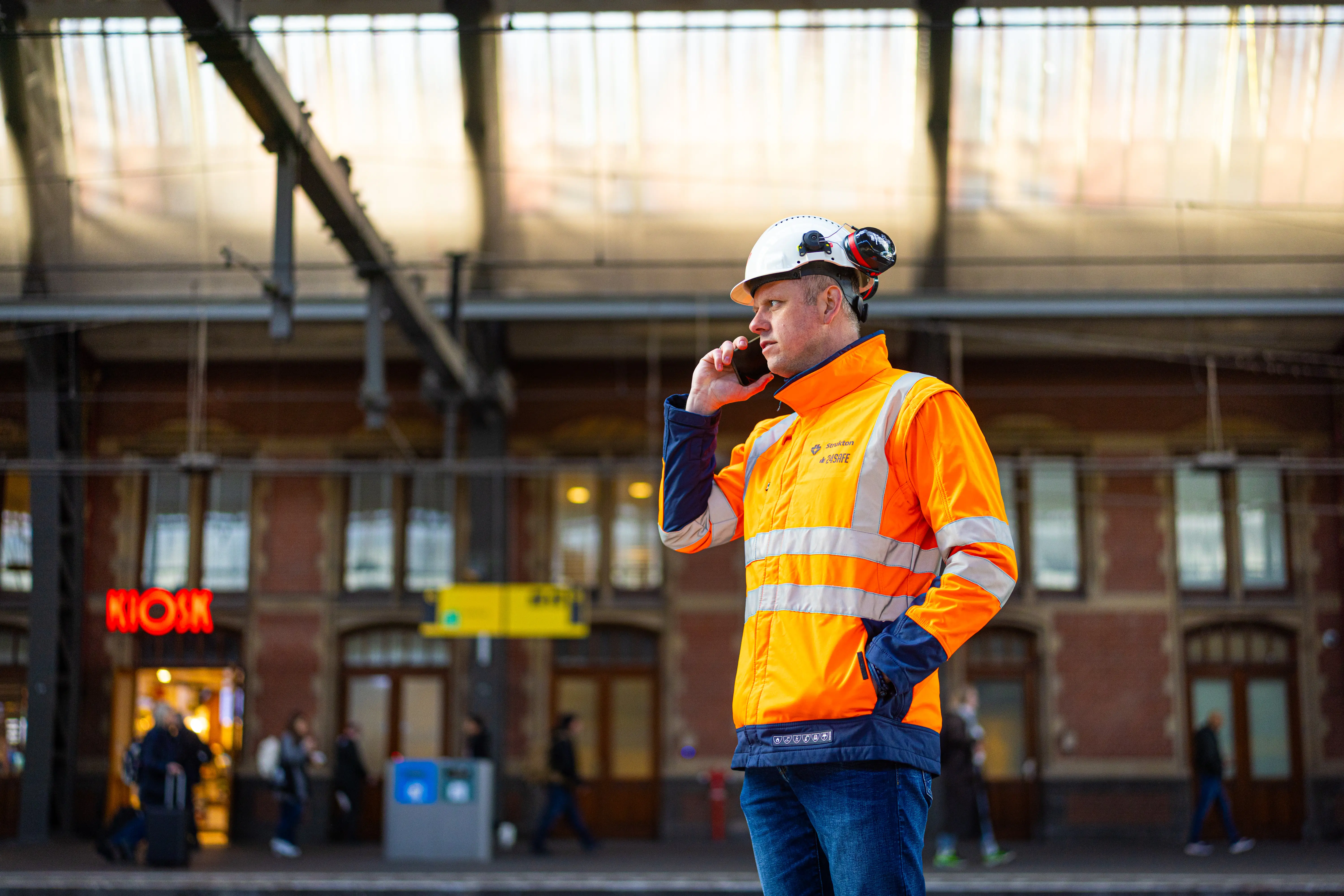 Amsterdam CS Strukton portretfoto’s "Een aanbestedingscontract doorgronden is iedere keer uitdagend", vertelt Martijn Lammers Tendermanager bij Strukton Rail