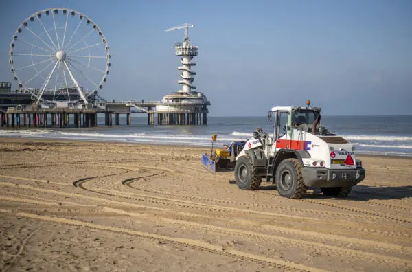 Werkzaamheden op Scheveningen strand