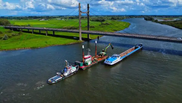 industrieboten aan het werk