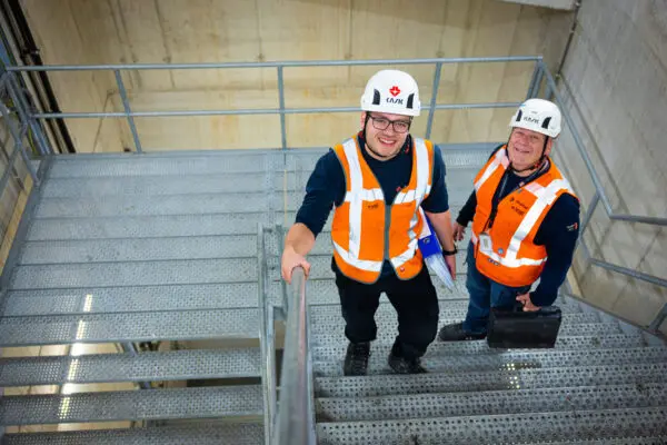We doen het samen of we doen het niet - vader en zoon aan het werk als hoofdmonteurs bij Strukton