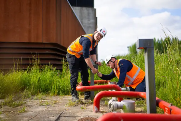 We doen het samen of we doen het niet - vader en zoon aan het werk als hoofdmonteurs bij Strukton