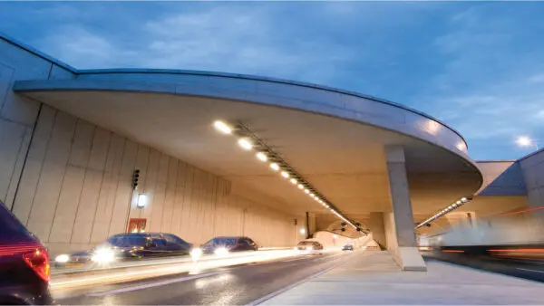 hubertustunnel waar auto's doorheen rijden