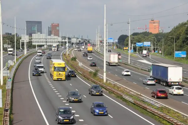 weg met auto's en vrachtwagens